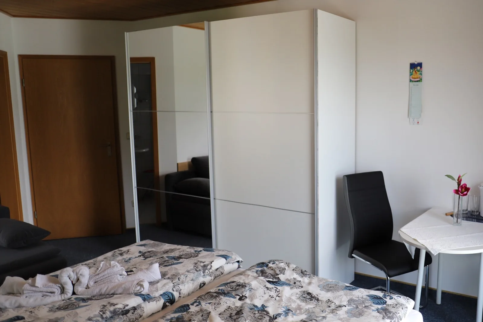 Zimmer 2 – Schrank