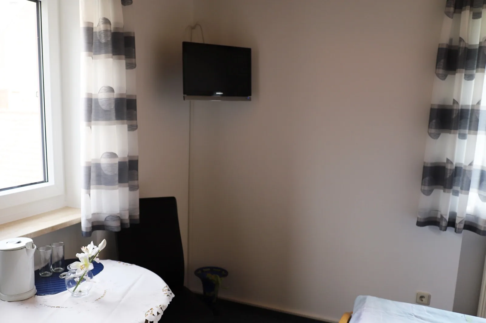 Zimmer 3 – Fernseher